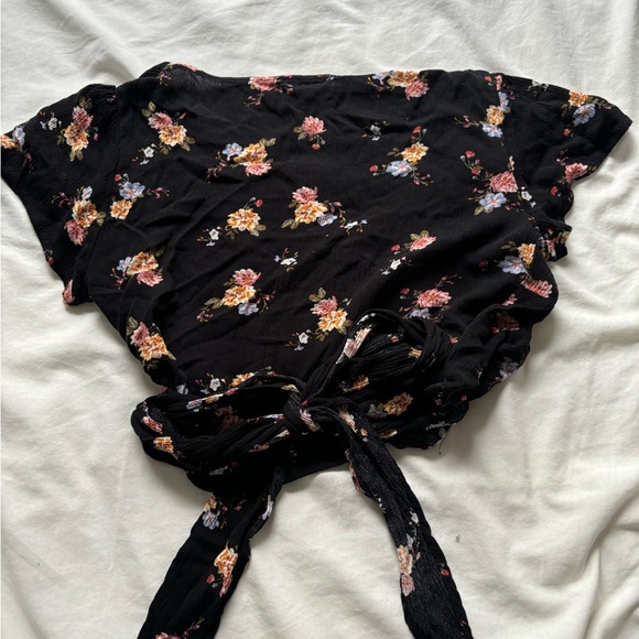 Floral wrap top - Picture 2 of 2